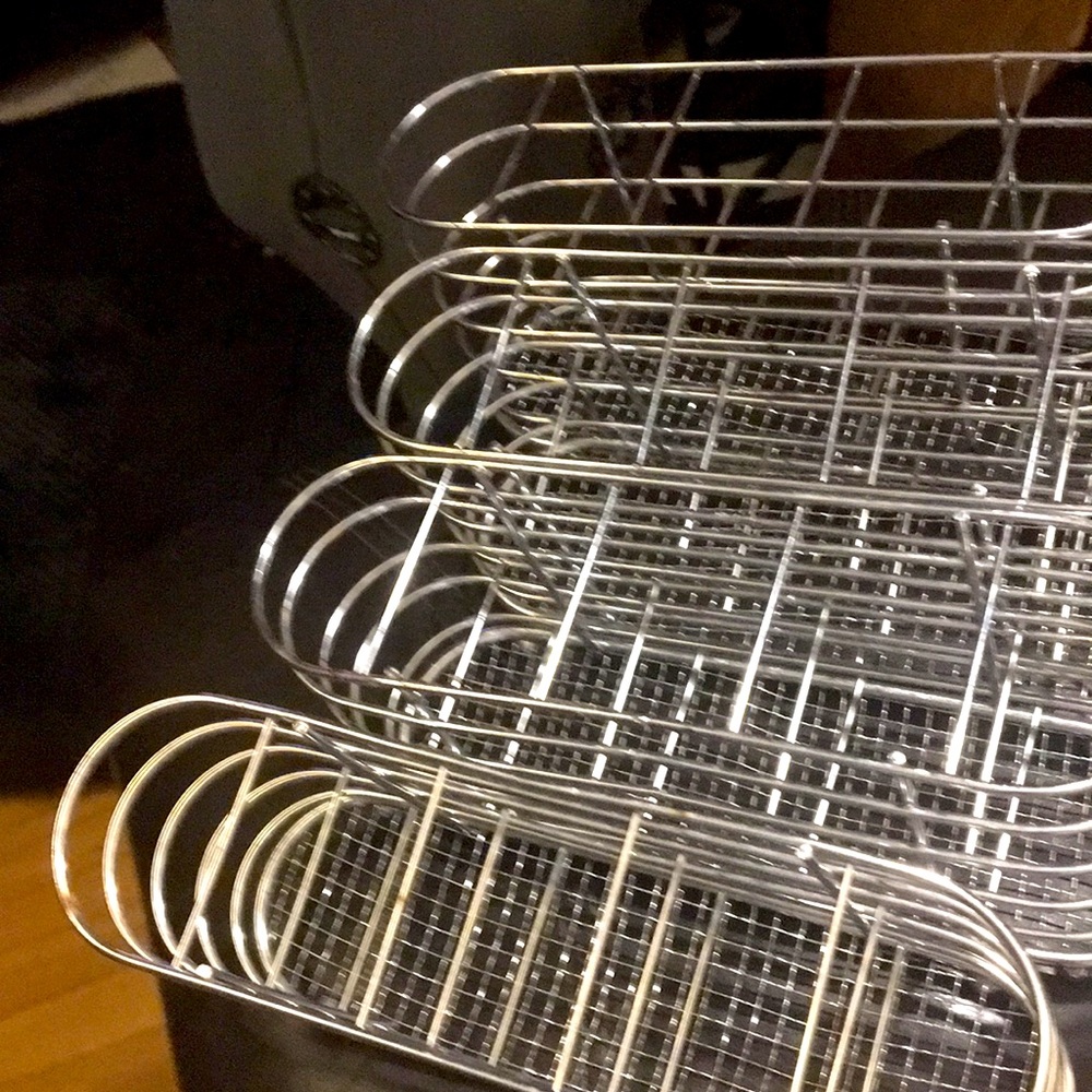 4 wire makeup holder/ small rust spots